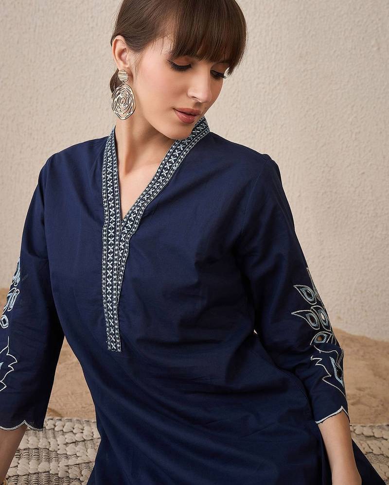Women Floral Embroidered Regular Thread Work  Cotton Kurta with Trousers