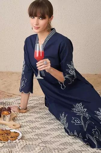 Women Floral Embroidered Regular Thread Work  Cotton Kurta with Trousers