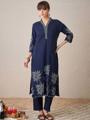 Women Floral Embroidered Regular Thread Work  Cotton Kurta with Trousers 1