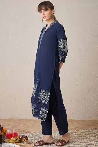 Women Floral Embroidered Regular Thread Work  Cotton Kurta with Trousers