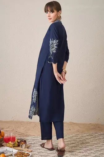 Women Floral Embroidered Regular Thread Work  Cotton Kurta with Trousers