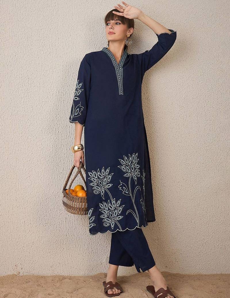 Women Floral Embroidered Regular Thread Work  Cotton Kurta with Trousers
