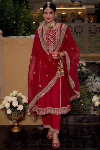 Ethnic Motifs Embroidered Panelled Kurta With Trousers & Dupatta