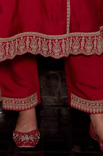Ethnic Motifs Embroidered Panelled Kurta With Trousers & Dupatta