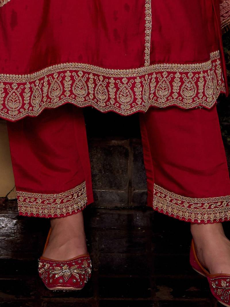 Ethnic Motifs Embroidered Panelled Kurta With Trousers & Dupatta
