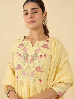 Women Floral Embroidered Cotton Kurta with Trousers & Dupatta 2