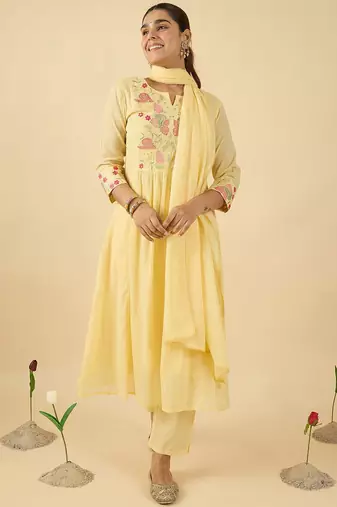Women Floral Embroidered Cotton Kurta with Trousers & Dupatta