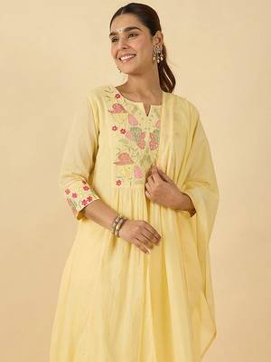 Women Floral Embroidered Cotton Kurta with Trousers & Dupatta 7