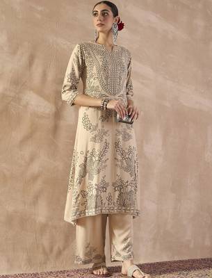 Ethnic Motifs Printed Notch Neck Sequinned Straight Kurta With Trousers 1