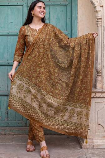 Women Floral Printed Regular  Cotton Kurta with Trousers & With Dupatta