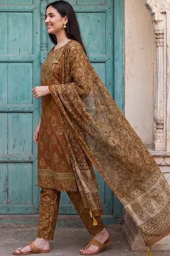 Women Floral Printed Regular  Cotton Kurta with Trousers & With Dupatta
