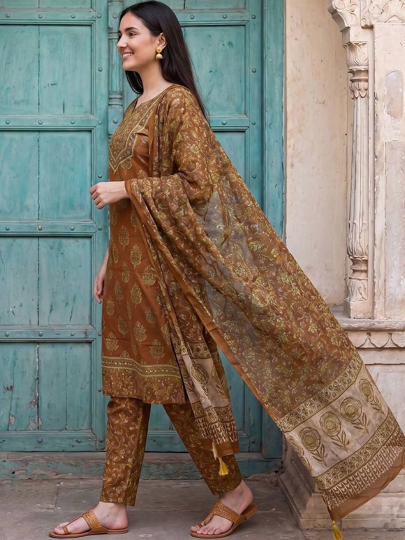 Women Floral Printed Regular  Cotton Kurta with Trousers & With Dupatta