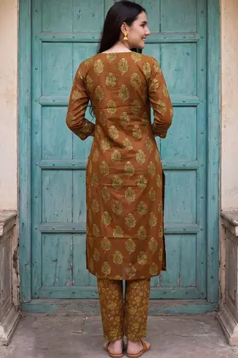 Women Floral Printed Regular  Cotton Kurta with Trousers & With Dupatta