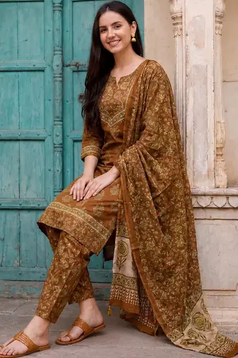 Women Floral Printed Regular  Cotton Kurta with Trousers & With Dupatta