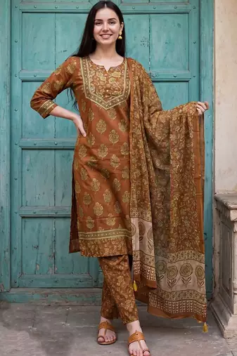 Women Floral Printed Regular  Cotton Kurta with Trousers & With Dupatta