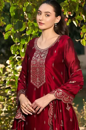 Ethnic Motifs Embroidered Round Neck Thread Work Kurta with Trousers & Dupatta