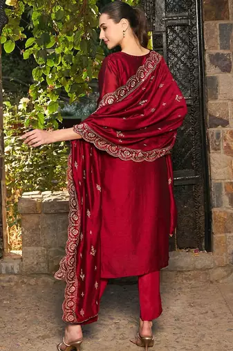 Ethnic Motifs Embroidered Round Neck Thread Work Kurta with Trousers & Dupatta