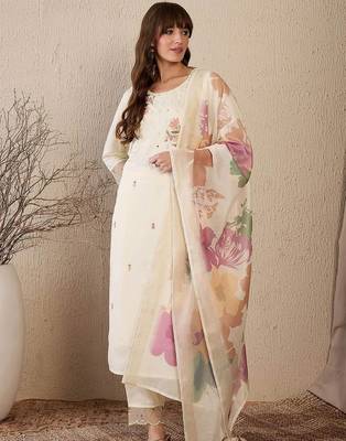 Women Floral Embroidered Regular Mirror Work Chanderi Silk Kurta with Trousers & With Dupatta 2