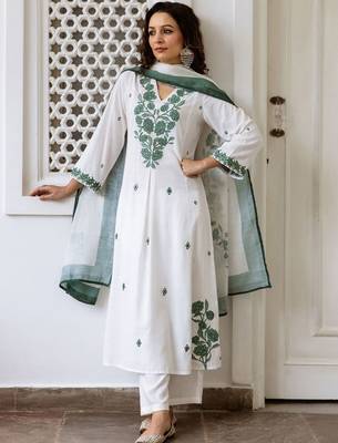 Women Floral Embroidered Empire Thread Work Pure Cotton Kurta with Trousers & With Dupatta 1