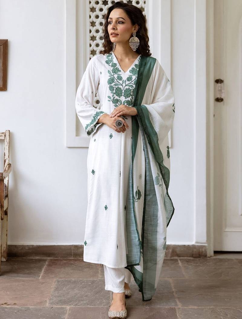 Women Floral Embroidered Empire Thread Work Pure Cotton Kurta with Trousers & With Dupatta