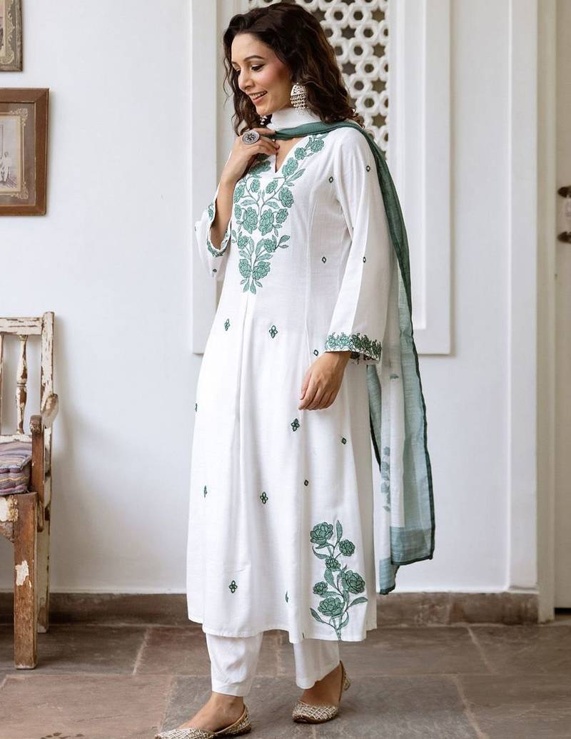 Women Floral Embroidered Empire Thread Work Pure Cotton Kurta with Trousers & With Dupatta