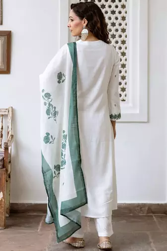 Women Floral Embroidered Empire Thread Work Pure Cotton Kurta with Trousers & With Dupatta