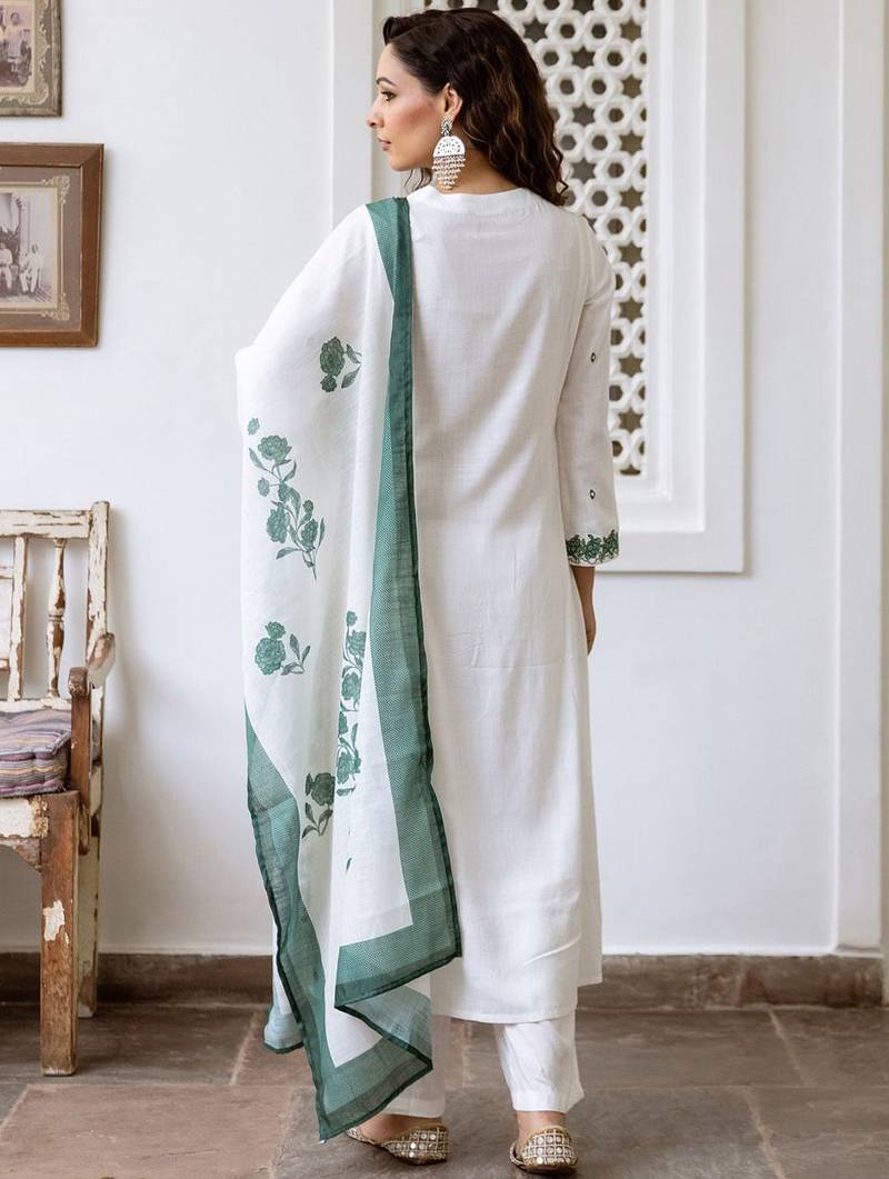 Women Floral Embroidered Empire Thread Work Pure Cotton Kurta with Trousers & With Dupatta