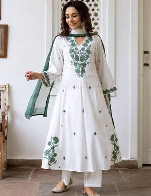 Women Floral Embroidered Empire Thread Work Pure Cotton Kurta with Trousers & With Dupatta 6