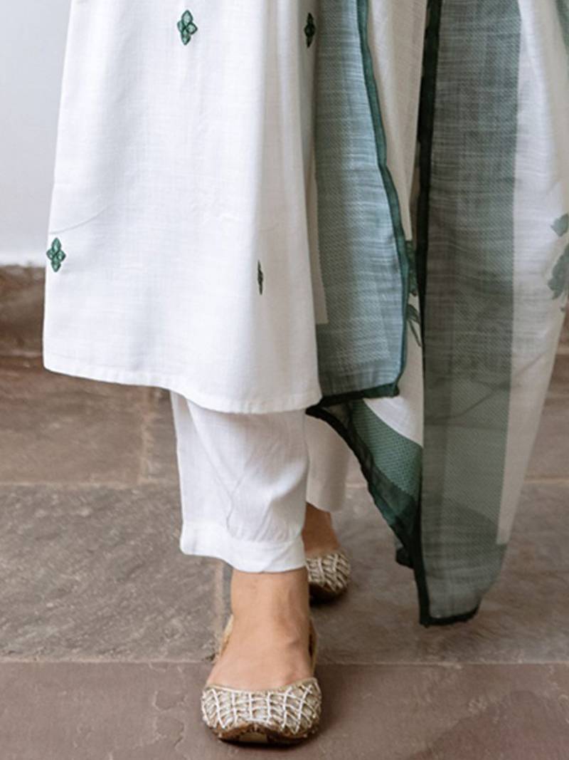 Women Floral Embroidered Empire Thread Work Pure Cotton Kurta with Trousers & With Dupatta