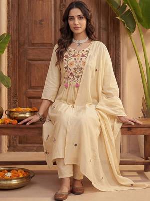 Women Floral Embroidered Empire Thread Work Kurta with Trousers & With Dupatta 3
