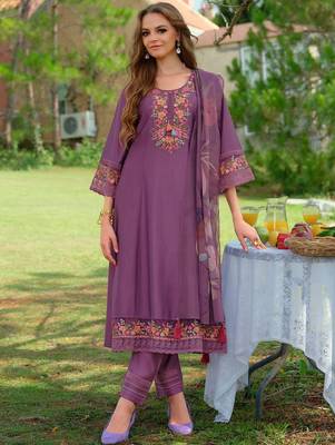 Women Embroidered Thread Work Kurta with Trousers & Dupatta 2