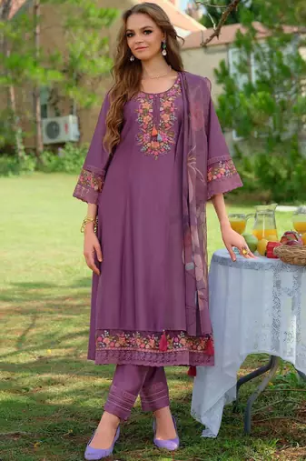 Women Embroidered Thread Work Kurta with Trousers & Dupatta