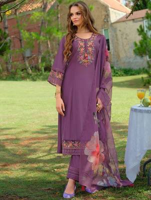 Women Embroidered Thread Work Kurta with Trousers & Dupatta 4
