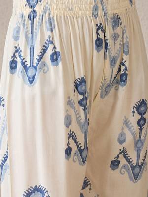 Women Printed Regular Kurta with Trousers 3