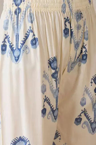 Women Printed Regular Kurta with Trousers