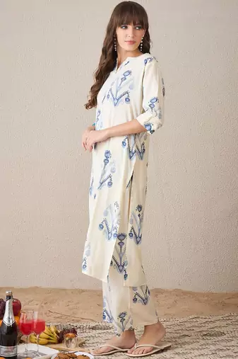 Women Printed Regular Kurta with Trousers