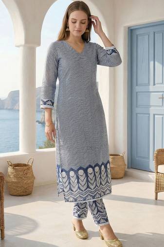 Women Printed Cotton Kurta with Trousers