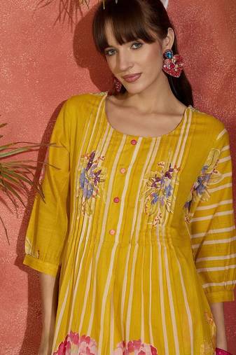 Women Floral Printed Cotton Kurta with Trousers