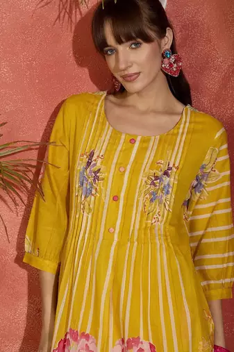 Women Floral Printed  Cotton Kurta with Trousers