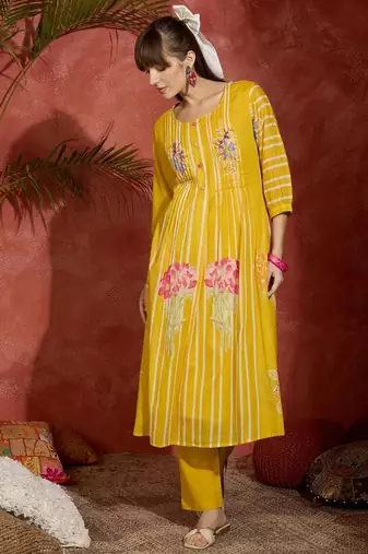 Women Floral Printed  Cotton Kurta with Trousers