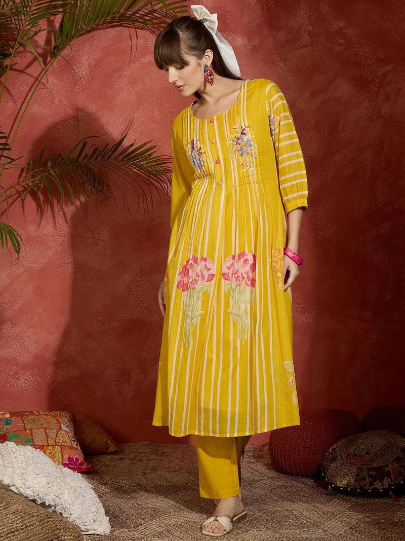 Women Floral Printed  Cotton Kurta with Trousers