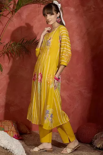Women Floral Printed  Cotton Kurta with Trousers
