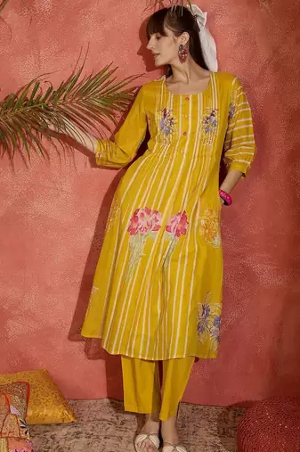 Women Floral Printed  Cotton Kurta with Trousers
