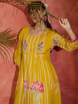 Women Floral Printed  Cotton Kurta with Trousers 7