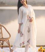 Women Embroidered Regular Thread Work  Cotton Kurta with Trousers & With Dupatta