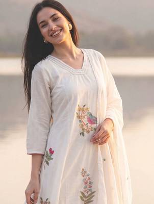 Women Embroidered Regular Thread Work  Cotton Kurta with Trousers & With Dupatta 2