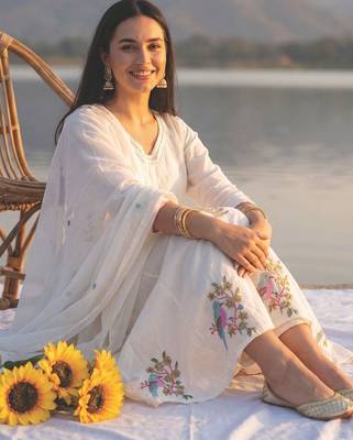 Women Embroidered Regular Thread Work  Cotton Kurta with Trousers & With Dupatta 5