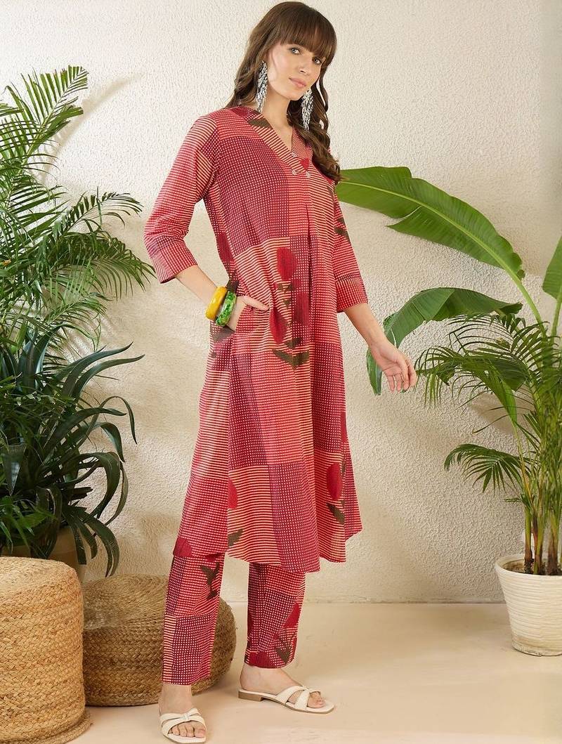 Women Printed Regular  Cotton Kurta with Trousers