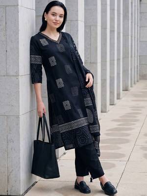 Women Printed Regular Thread Work  Cotton Kurta with Trousers & With Dupatta 1