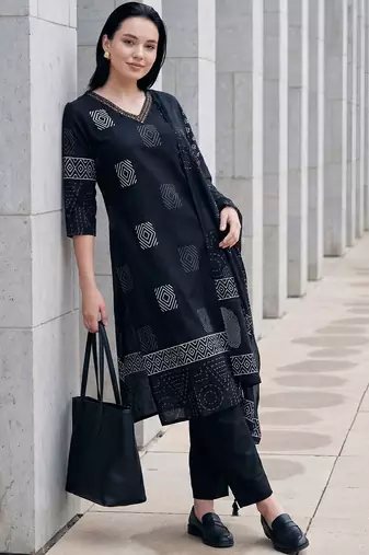Women Printed Regular Thread Work  Cotton Kurta with Trousers & With Dupatta